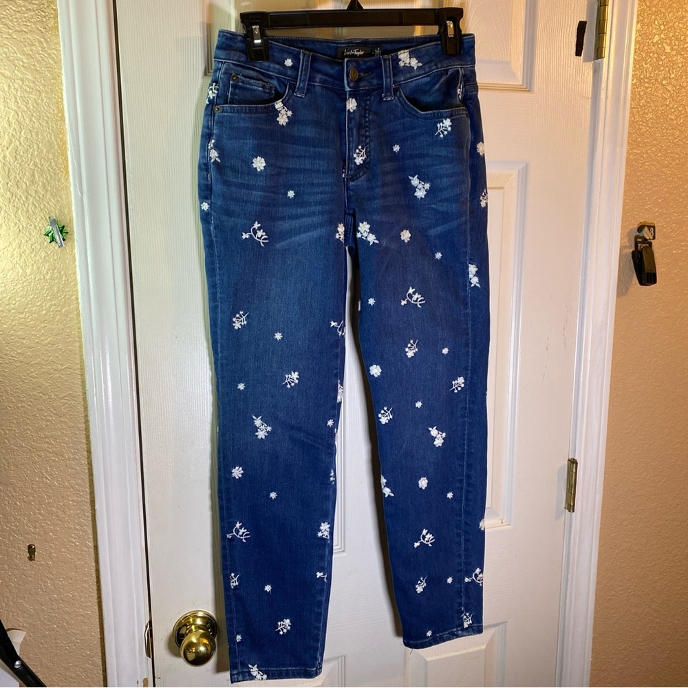 Lord & Taylor Women 2 Skinny Jeans Floral Embroidery Low Rise Pockets Stretch